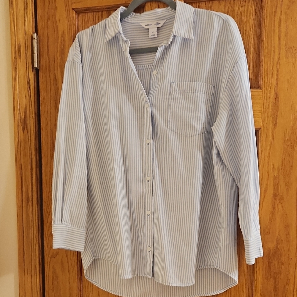 Old Navy Blue and White Relaxed Fit Button Down Shirt